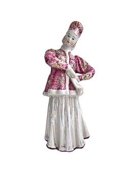 Фарфоровая статуэтка "Лебедушка" в розовой шубке (Дулево)