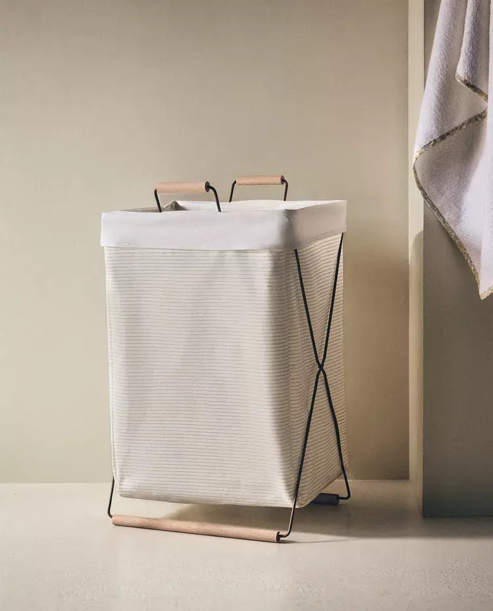 ZARA HOME СКЛАДНАЯ КОРЗИНА ДЛЯ БЕЛЬЯ, РАЗНОЦВЕТНЫЙ