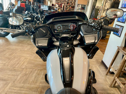 Harley-Davidson ROAD GLIDE 2024 (Atlas Silver / Black Trim) с НДС