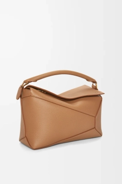 Loewe Сумка среднего размера Puzzle Edge из мягкой зернистой телячьей кожи, тоффи