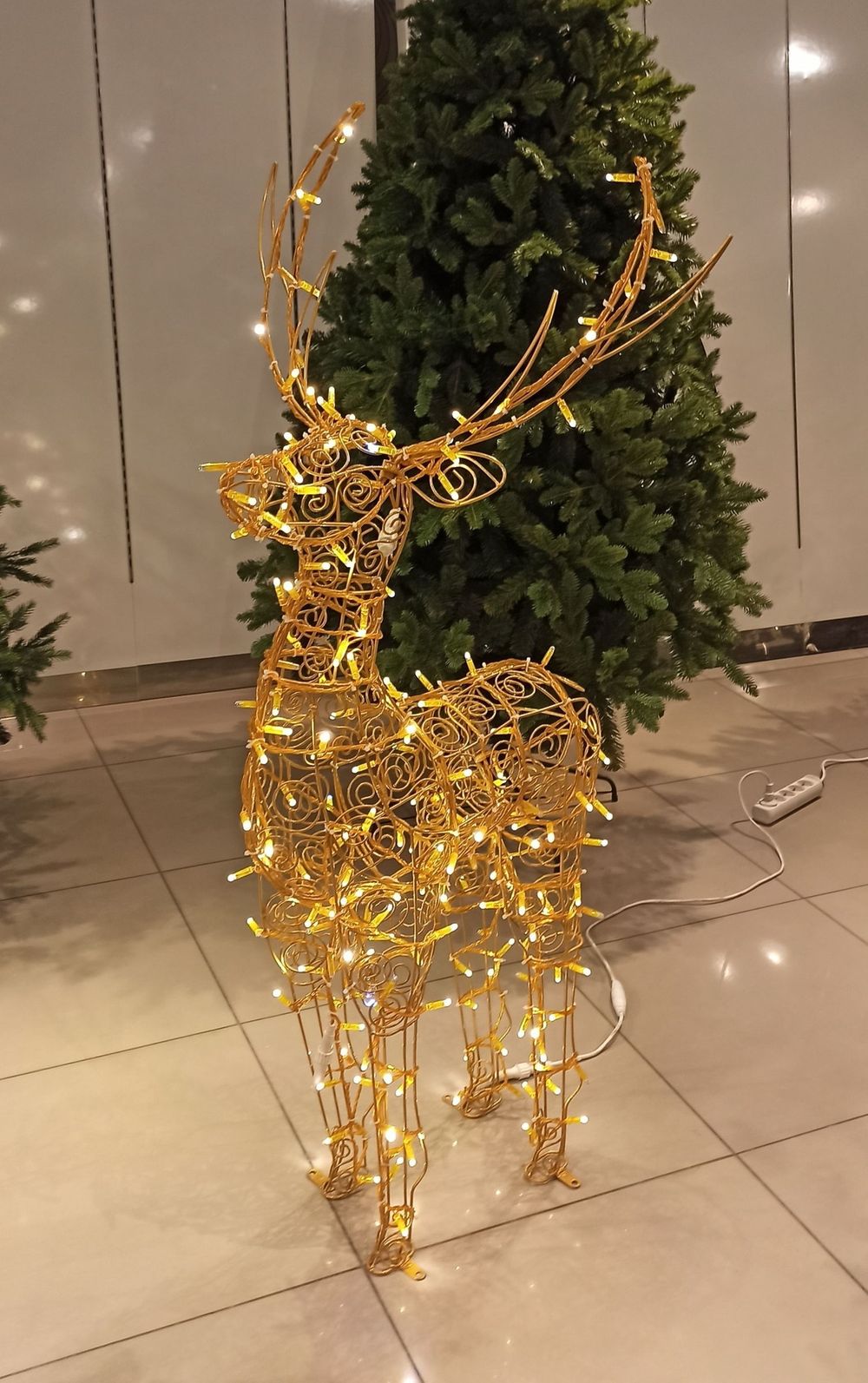 Световая фигура "олень ажурный" каркас золотого цвета