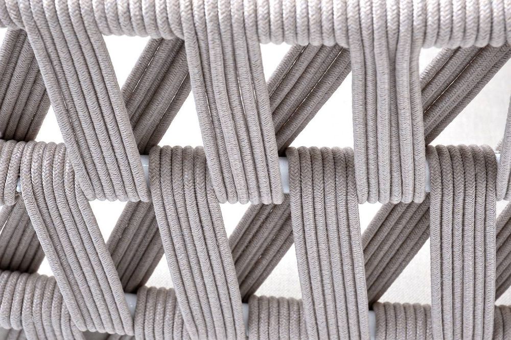 "Диего" кресло плетеное из роупа, основание дуб, каркас алюминий светло-серый (RAL7035) муар, роуп бежевый круглый, ткань бежевая 052