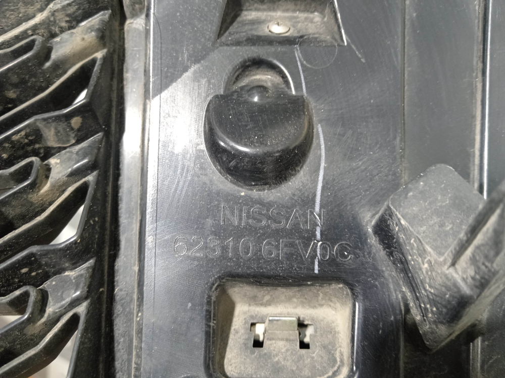 Решетка радиатора Nissan X-Trail 3 (T32) 17-23 Б/У Оригинал 623106FR6C