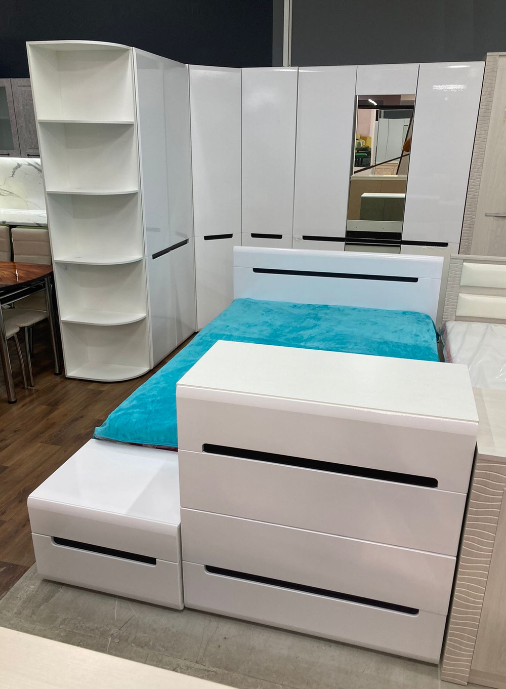 Пенал Стокгольм белый/белый глянец 540