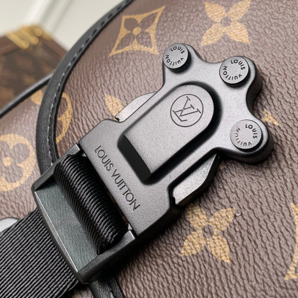 Louis Vuitton Trail Messenger