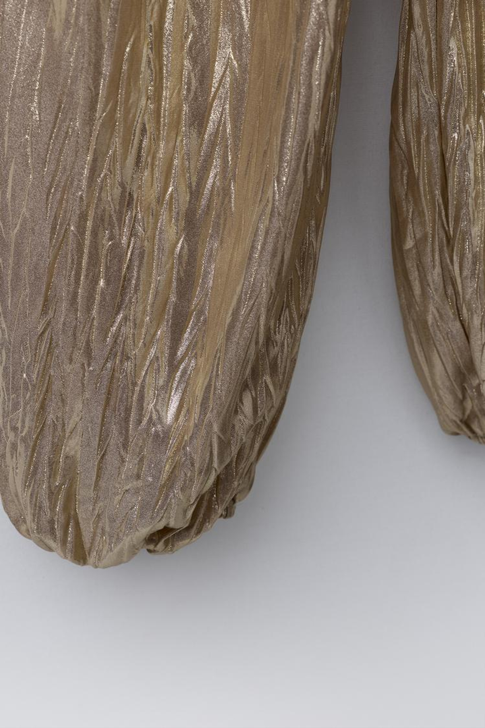 ZARA МЕТАЛЛИЗИРОВАННЫЕ БРЮКИ, ЭКРЮ