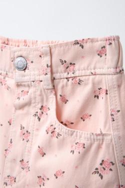 ZARA САРЖЕВЫЕ БРЮКИ С ЦВЕТОЧНЫМ ПРИНТОМ, РОЗОВЫЙ