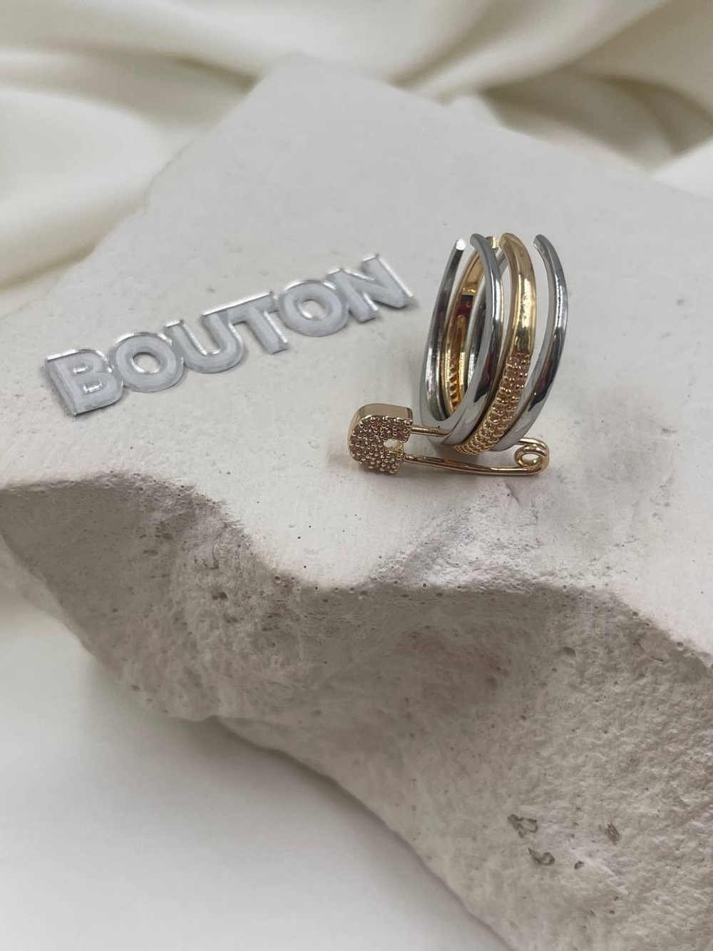 Кольцо биколорное с золотистой булавкой