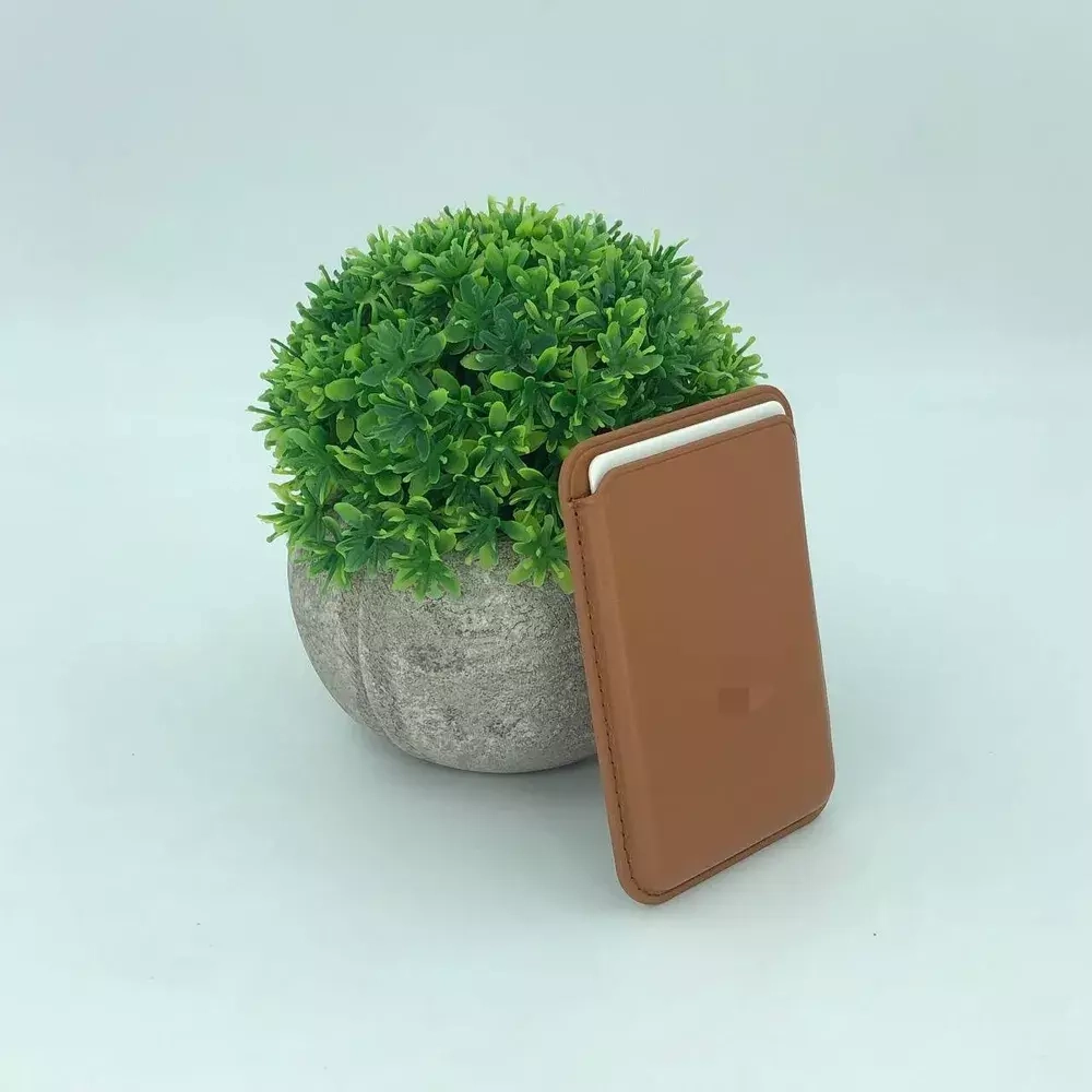 iPhone Leather Wallet MagSafe с лого