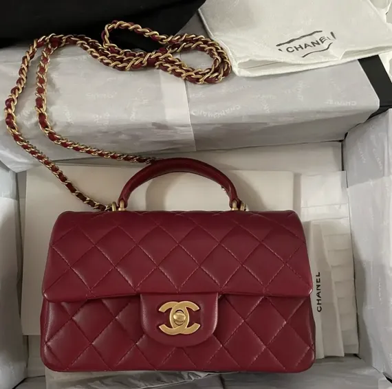 Стеганая сумка Chanel с ручкой