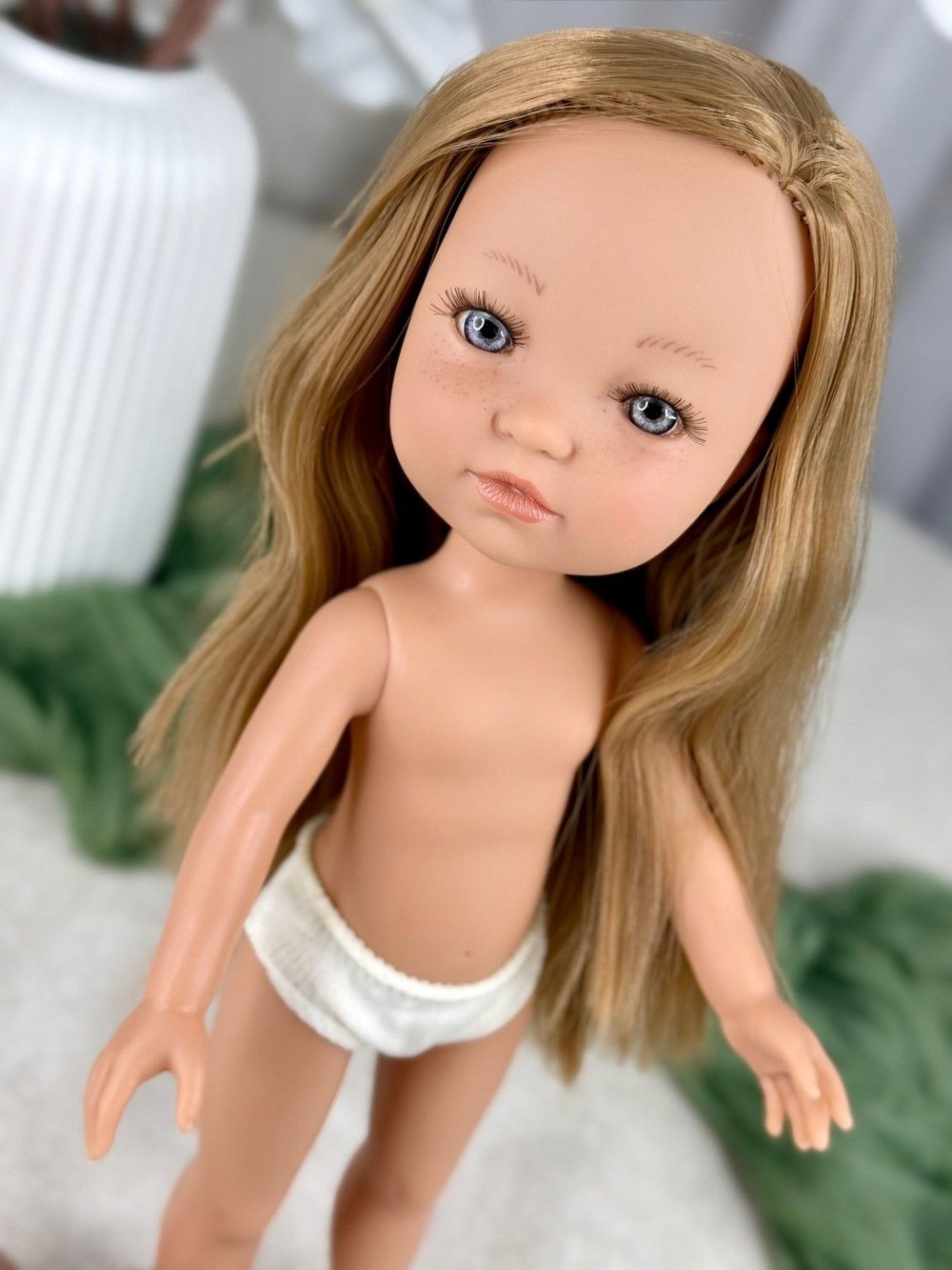 Кукла BERJUAN виниловая 35см Fashion Girl без одежды (2849)