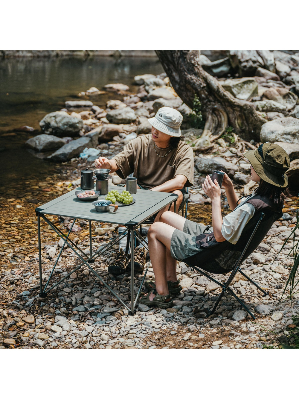 Стол туристический Naturehike Yamami L03 алюминиевый, 52,5х52,5х42 см, складной, титаниум