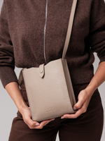 Женская кожаная сумка кросс-боди DBR 30919 бежевый латте