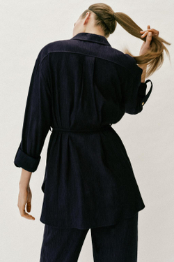 ZARA РУБАШКА-САФАРИ С ЭФФЕКТОМ ЖАТОЙ ТКАНИ И ПОЯСОМ, МОРСКОЙ СИНИЙ