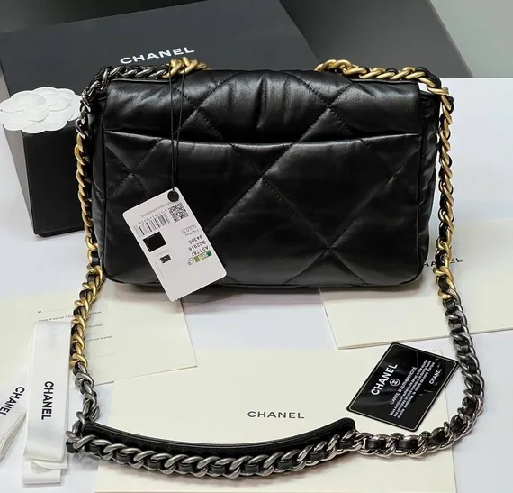 Сумка-конверт Chanel 19 среднего размера черный