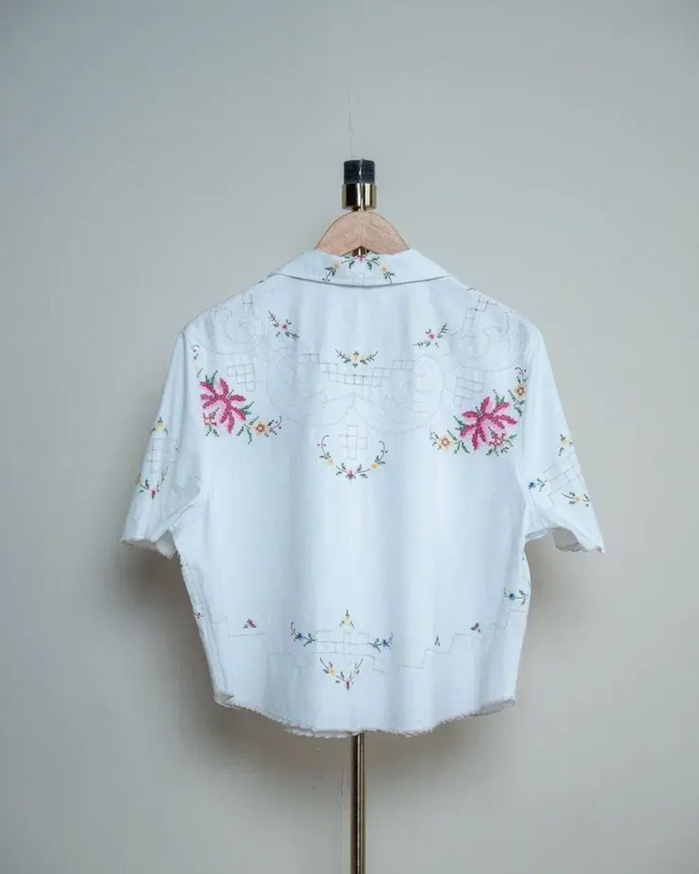 Рубашка Soeurs Укороченная с Вышитыми Цветами