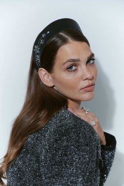 Кокошник с металлическими цветами