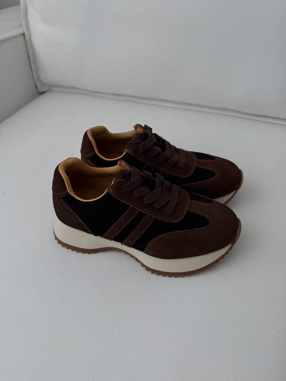 Кроссовки из натуральной замши