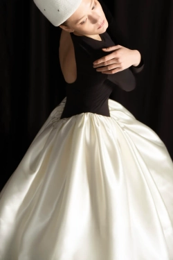 Платье-русалка с пышной белой юбкой