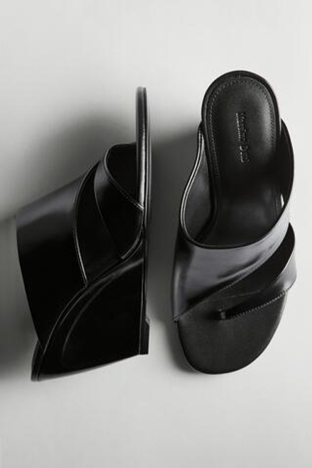 Massimo Dutti Кожаные сандалии на танкетке, черный