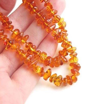 бусы галька из янтаря полированная
