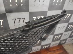 Решетка переднего бампера MB C-Class (W205) 18-23 Б/У Оригинал A2058852501