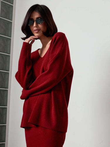 Трикотажный костюм с юбкой бордового цвета