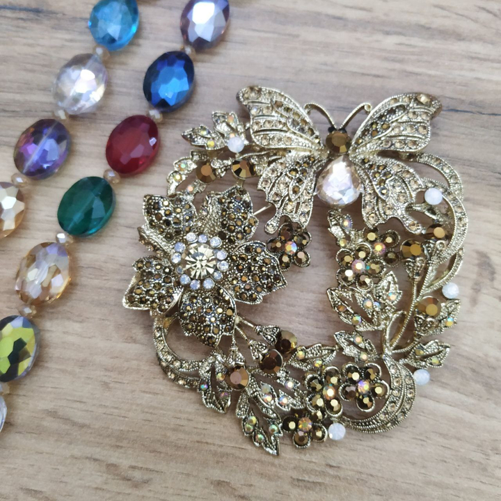 Брошь Бабочки в цветах со стразами и кристаллами цвет золотистый металл золотистый