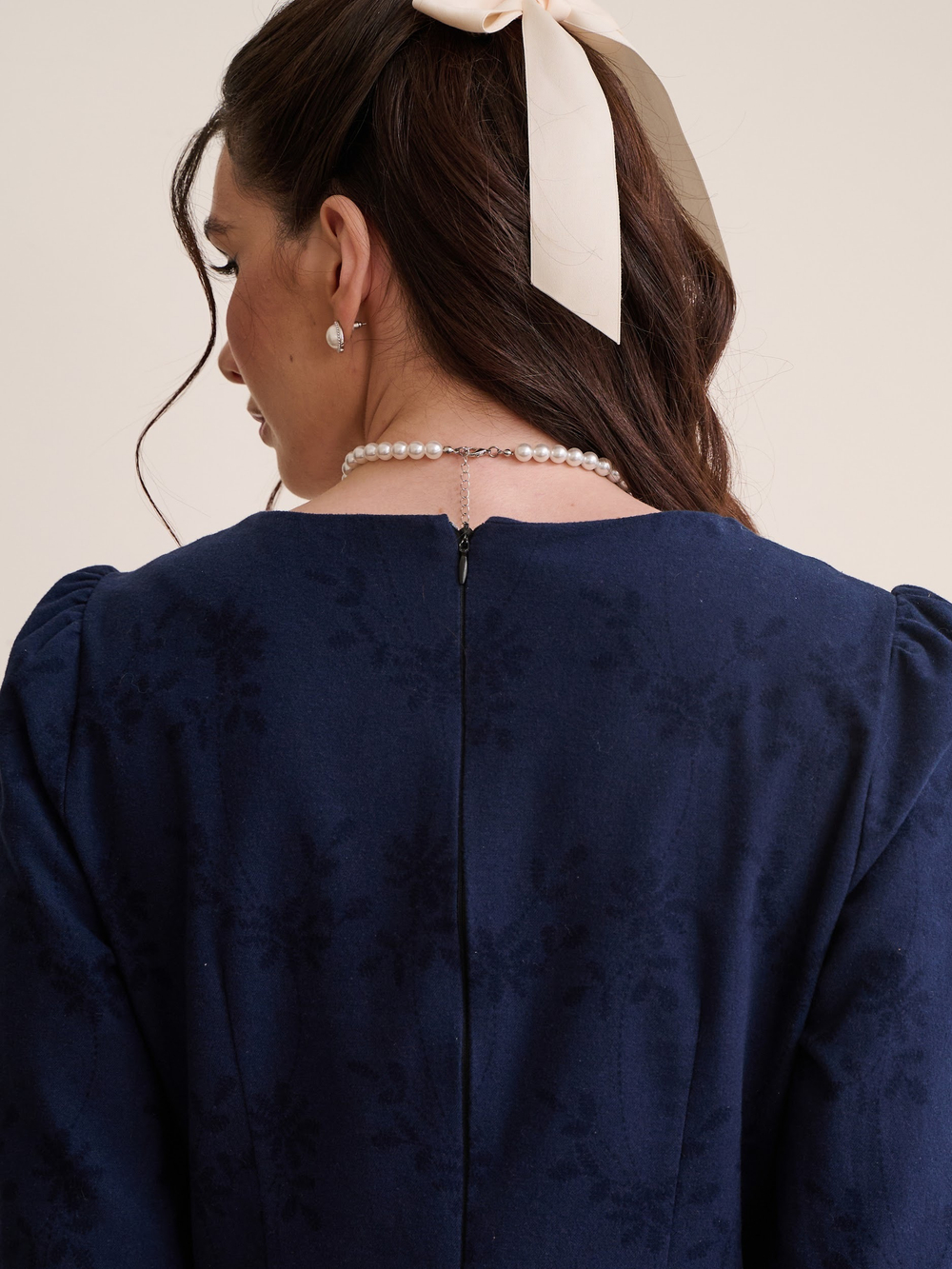 Платье с квадратным вырезом