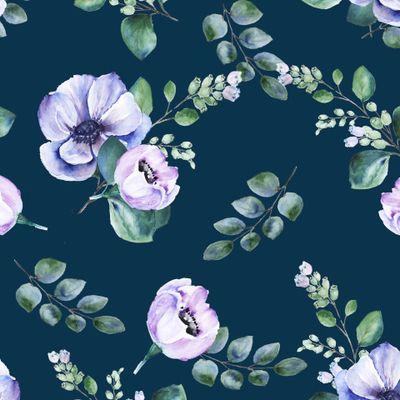 Цветущие анемоны и снежноягодник на темном, акварель