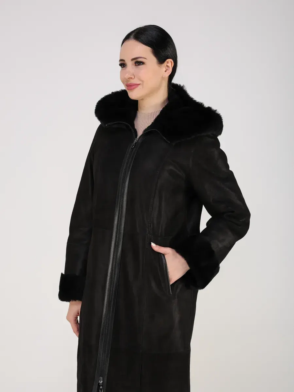 Дубленка зимняя натуральная с капюшоном длинная