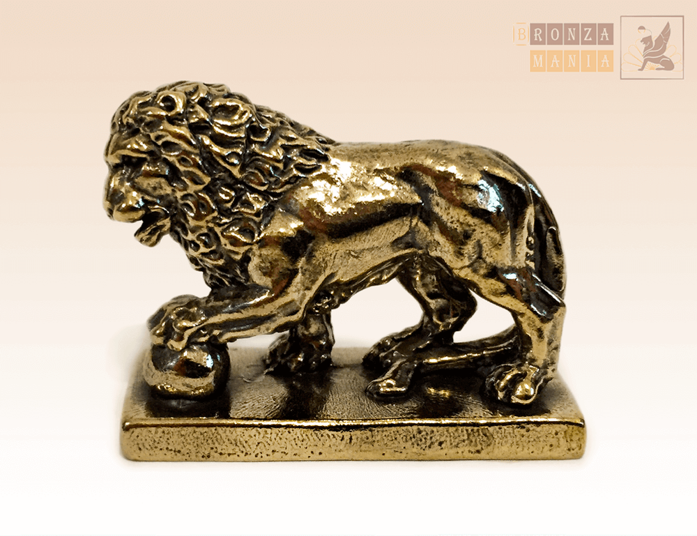 фигурка Лев с шаром правый