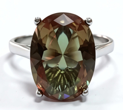 Ювелирное кольцо из серебра 925 пробы,вставка султанит,размер17