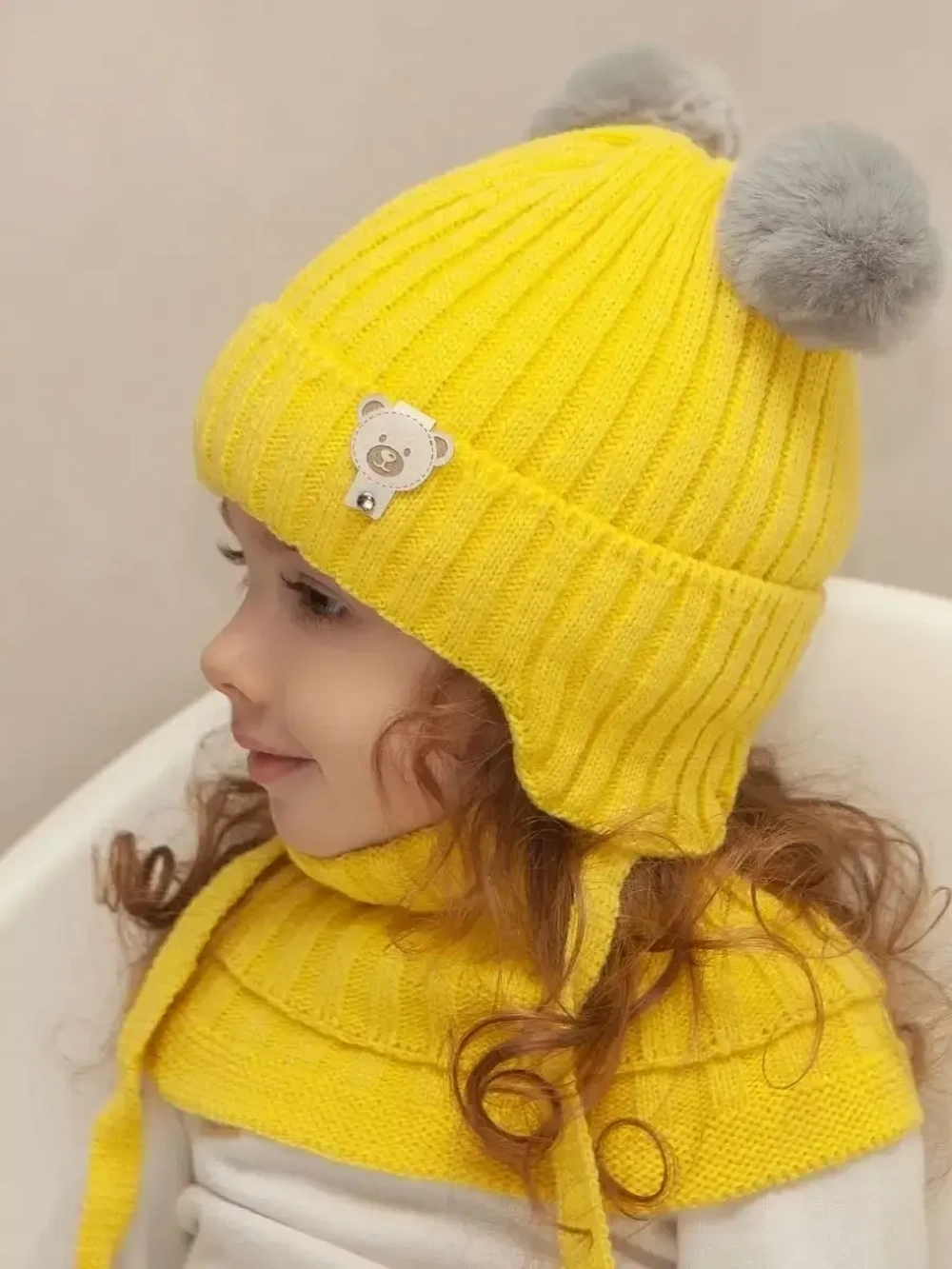 Шапка для девочки зимняя вязаная и снуд