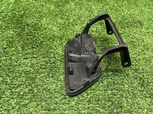 Крышка форсунки левая Audi Q5 1 8R (2012-2017)