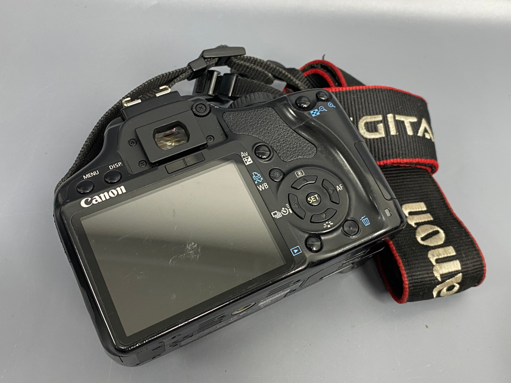 Canon 450D Kit 18-55mm IS 4000 кадров