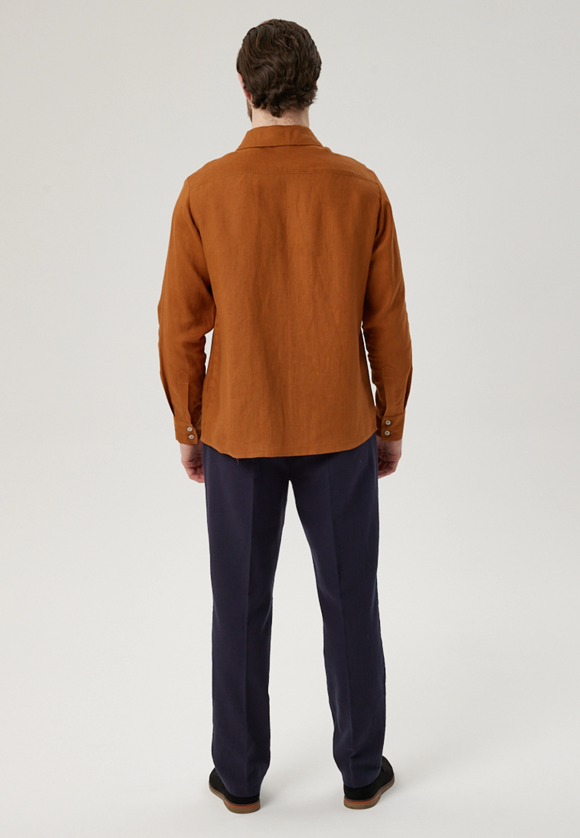 Рубашка льняная горчичного цвета