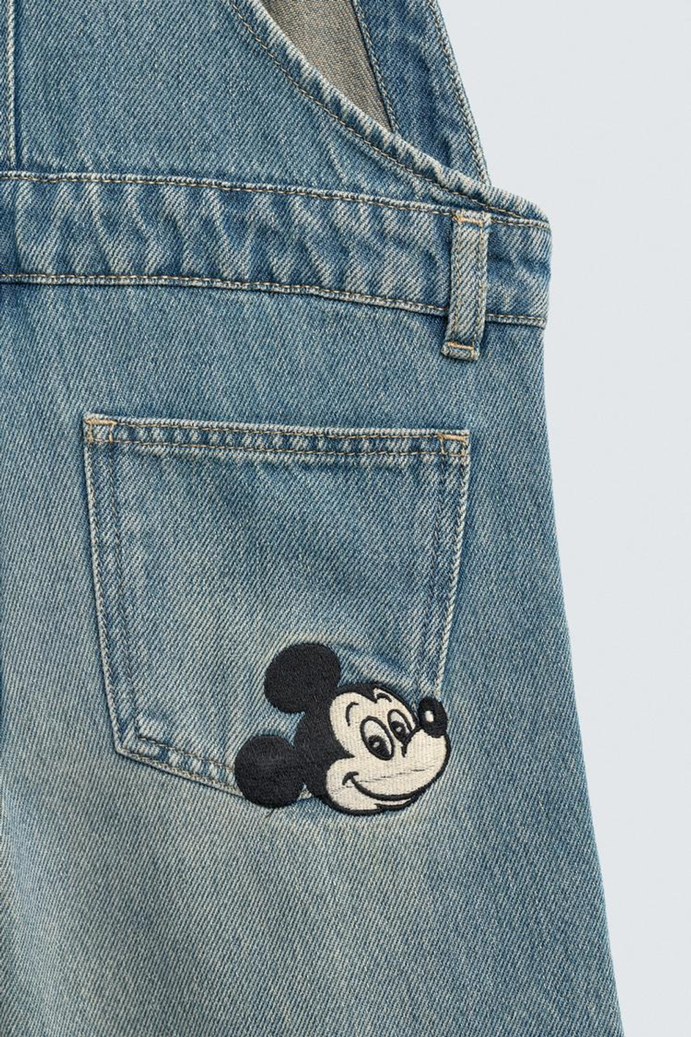 ZARA Х DISNEY ДЖИНСОВЫЙ КОМБИНЕЗОН С ВЫШИВКОЙ MICKEY MOUSE, БИРЮЗОВЫЙ