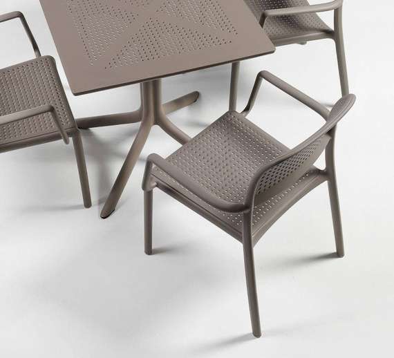 Пластиковый стол Clip 70х70 см тортора