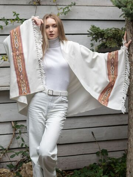 Шерстяной палантин с вышивкой (белый)