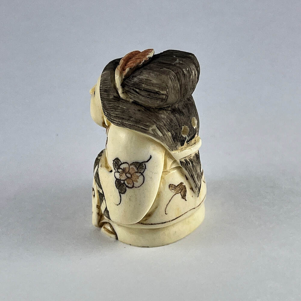 Статуэтка нэцкэ Бэндзайтэн (Бэнтэн) с волшебным музыкальным инструметом