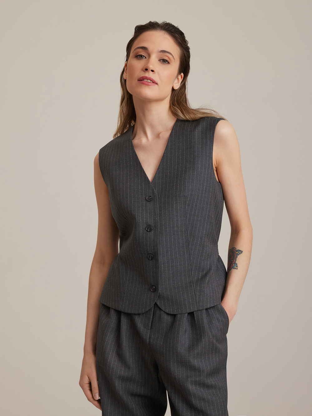 Жилет из итальянской шерсти серый