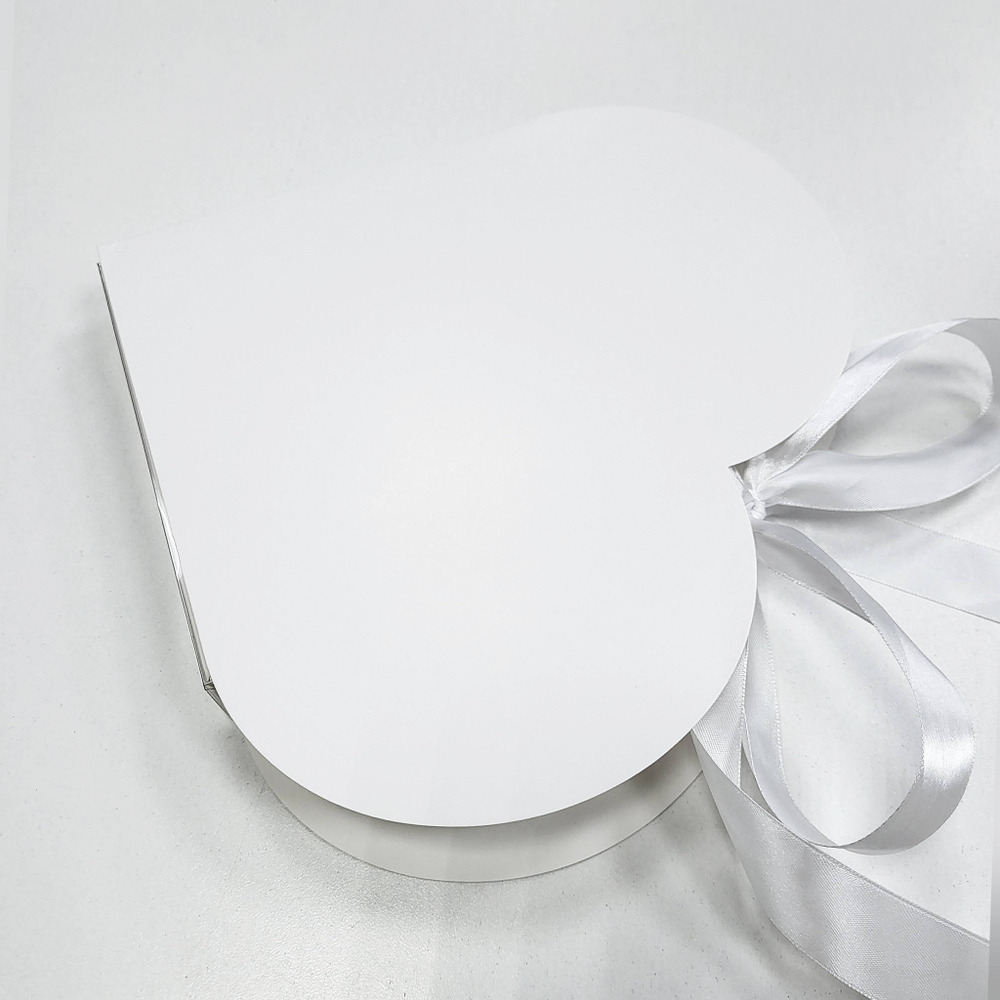 Коробка-книжка на 9 конфет СЕРДЦЕ (Белая)