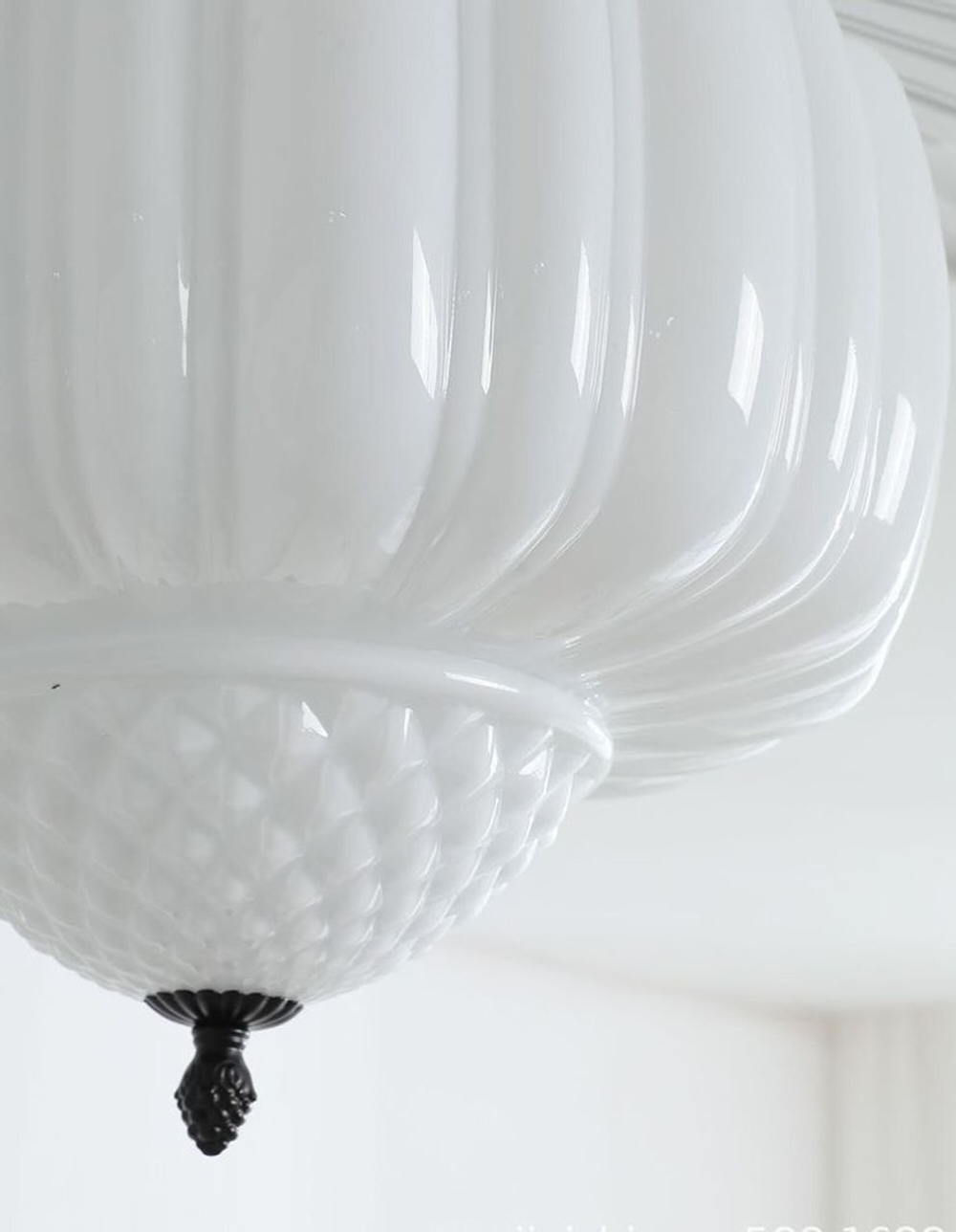 Нежный классический потолочный светильник 🤍