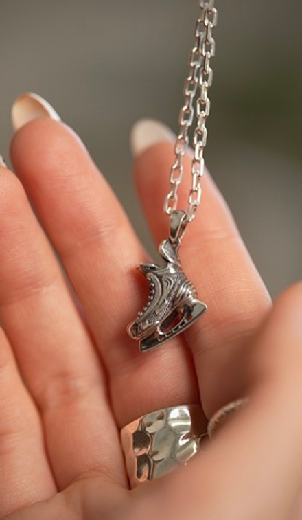 Кулон на цепочке "Хоккейный конёк победителя"