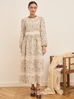 Платье с кружевными вставками