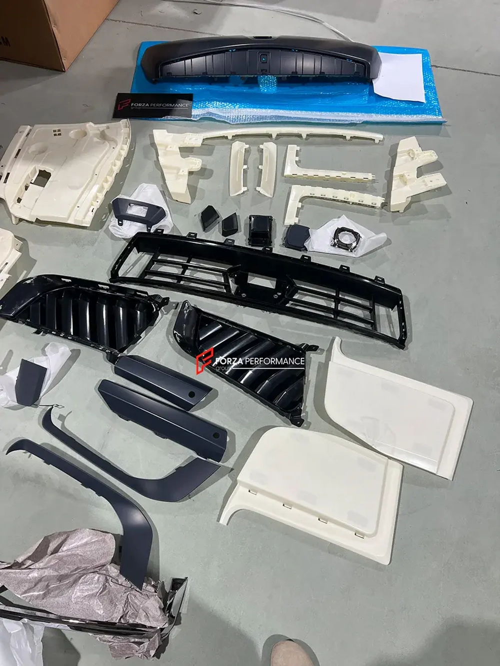 Обвес переделка для ROLLS ROYCE CULLINAN 2018 - 2025 в ROLLS ROYCE II серии РЕСТАЙЛИНГ 2025+ Ролс Ройс Куллинан