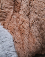 Вязаный плед из натурального меха песца 200*150 см (бежевый с "пепельными" кончиками)