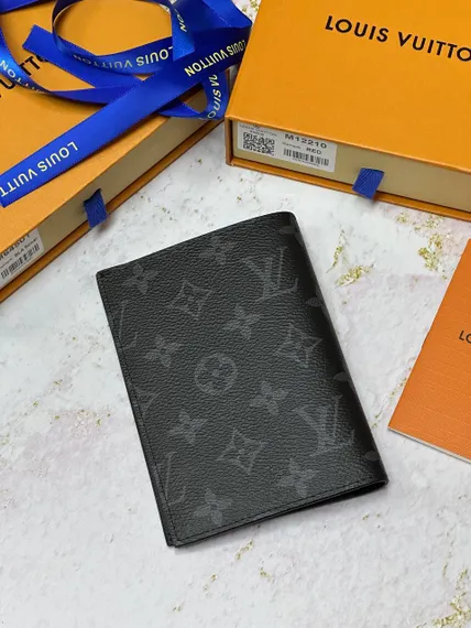 Обложка для паспорта Louis Vuitton Monogram Eclipse