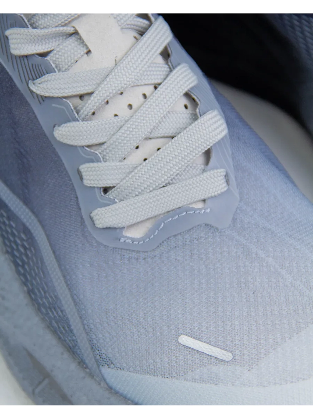 Беговые кроссовки тканевые с двойной амортизацией